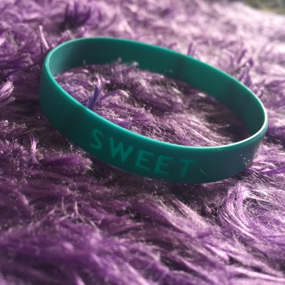 Blue “Sweet” silicone bracelet - Picture 1 of 4